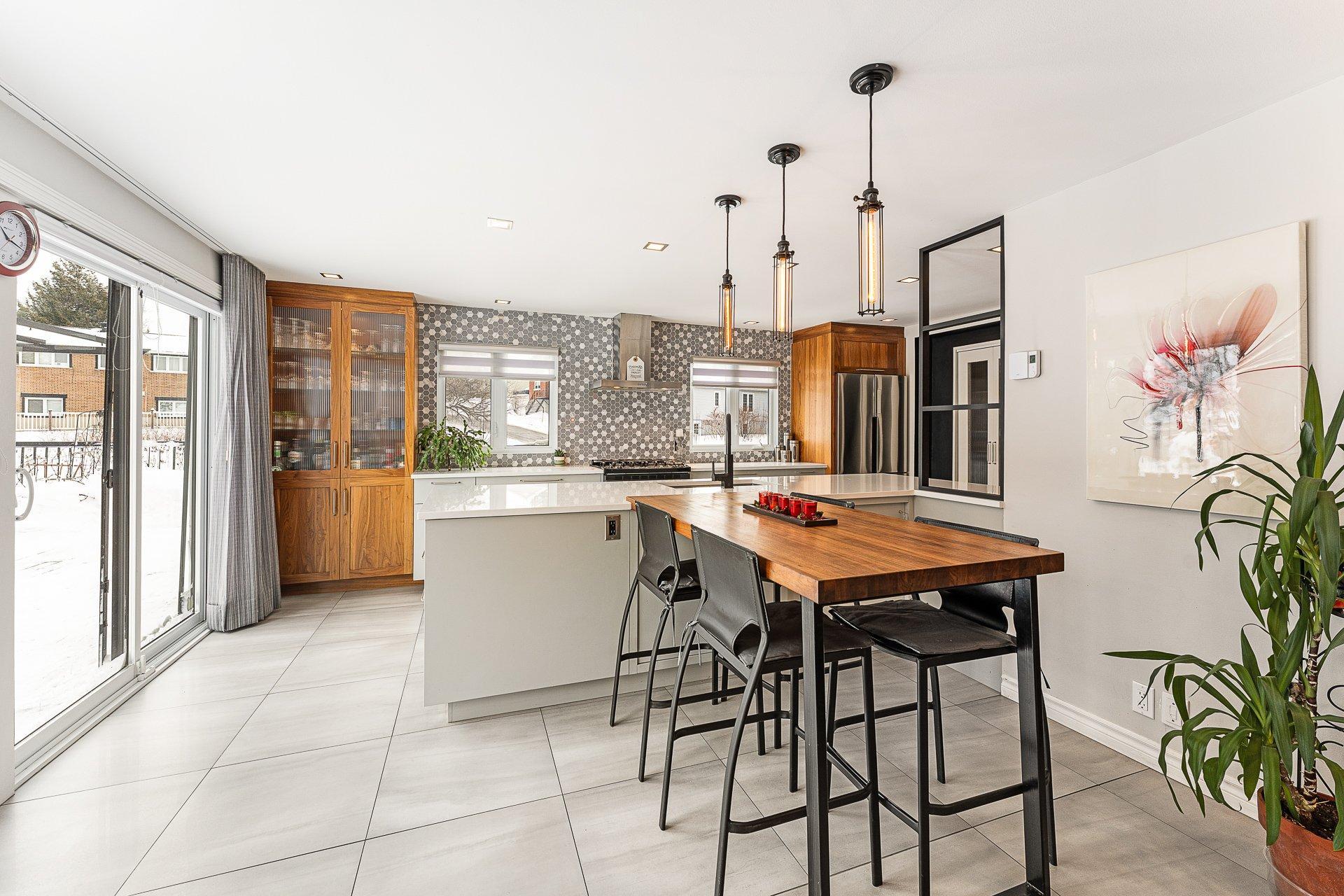 









1233

 - 1235


Rue du Sud

,
Cowansville,




QC
J2K2Y9

