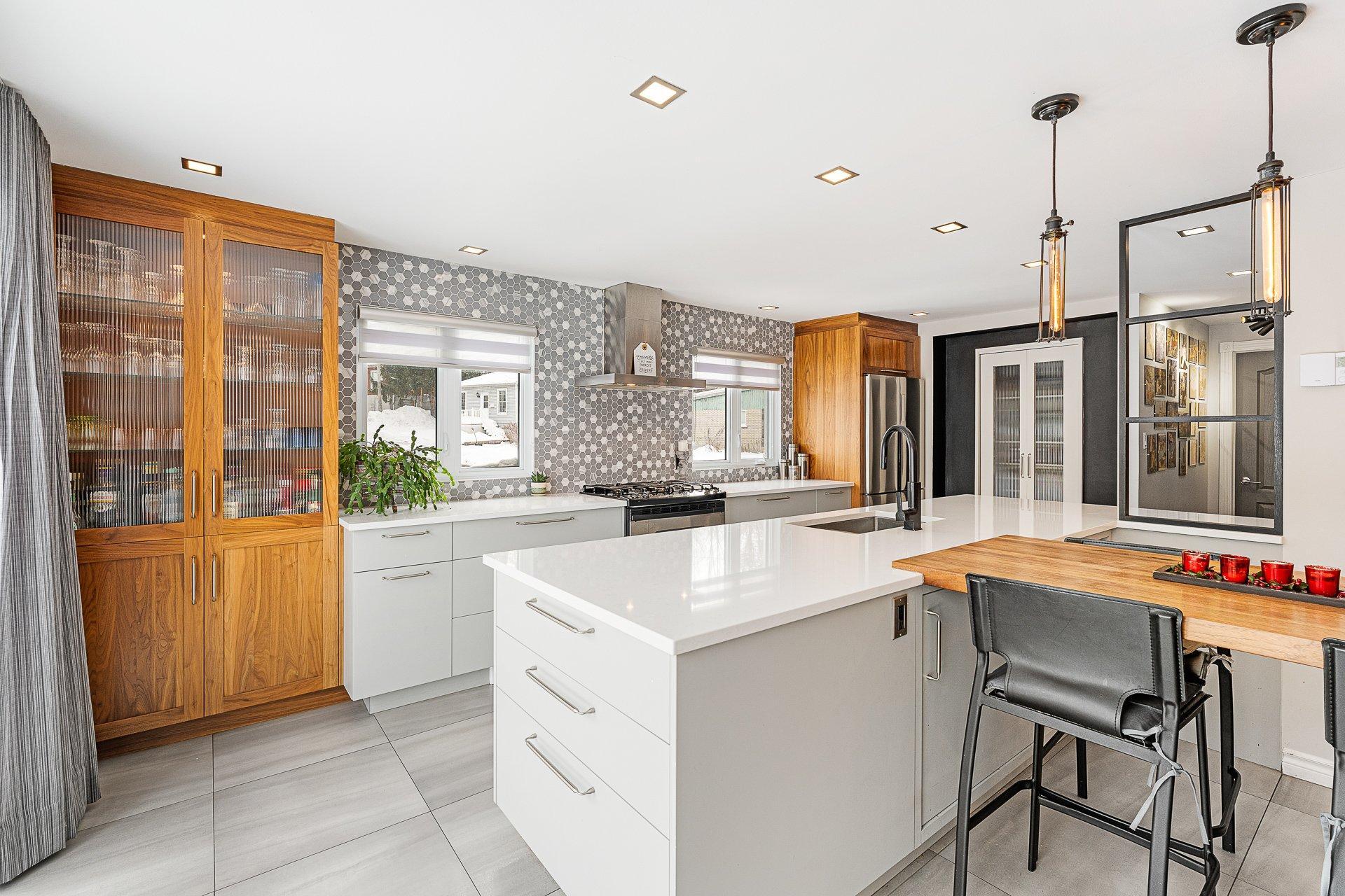 









1233

 - 1235


Rue du Sud

,
Cowansville,




QC
J2K2Y9


