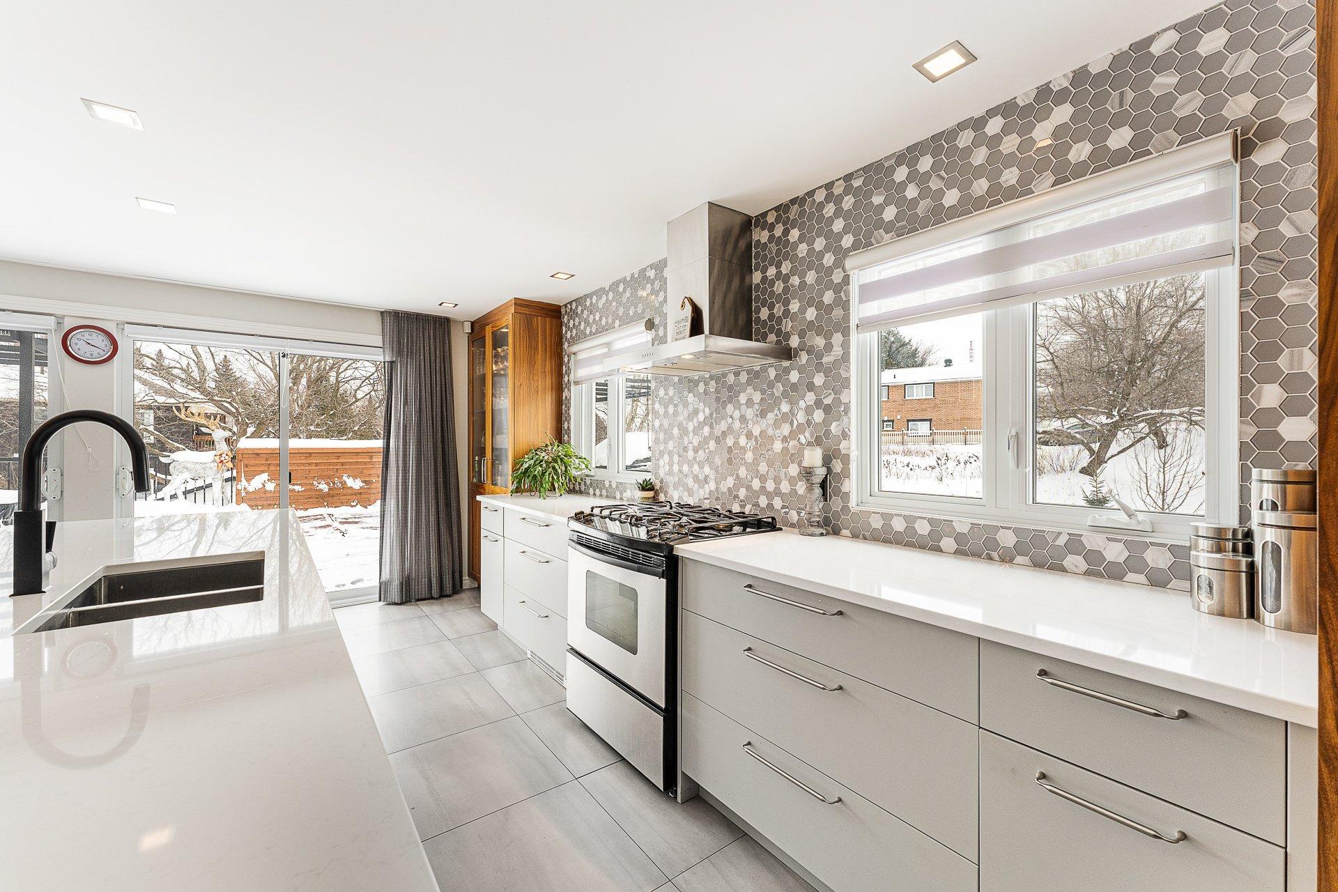 









1233

 - 1235


Rue du Sud

,
Cowansville,




QC
J2K2Y9

