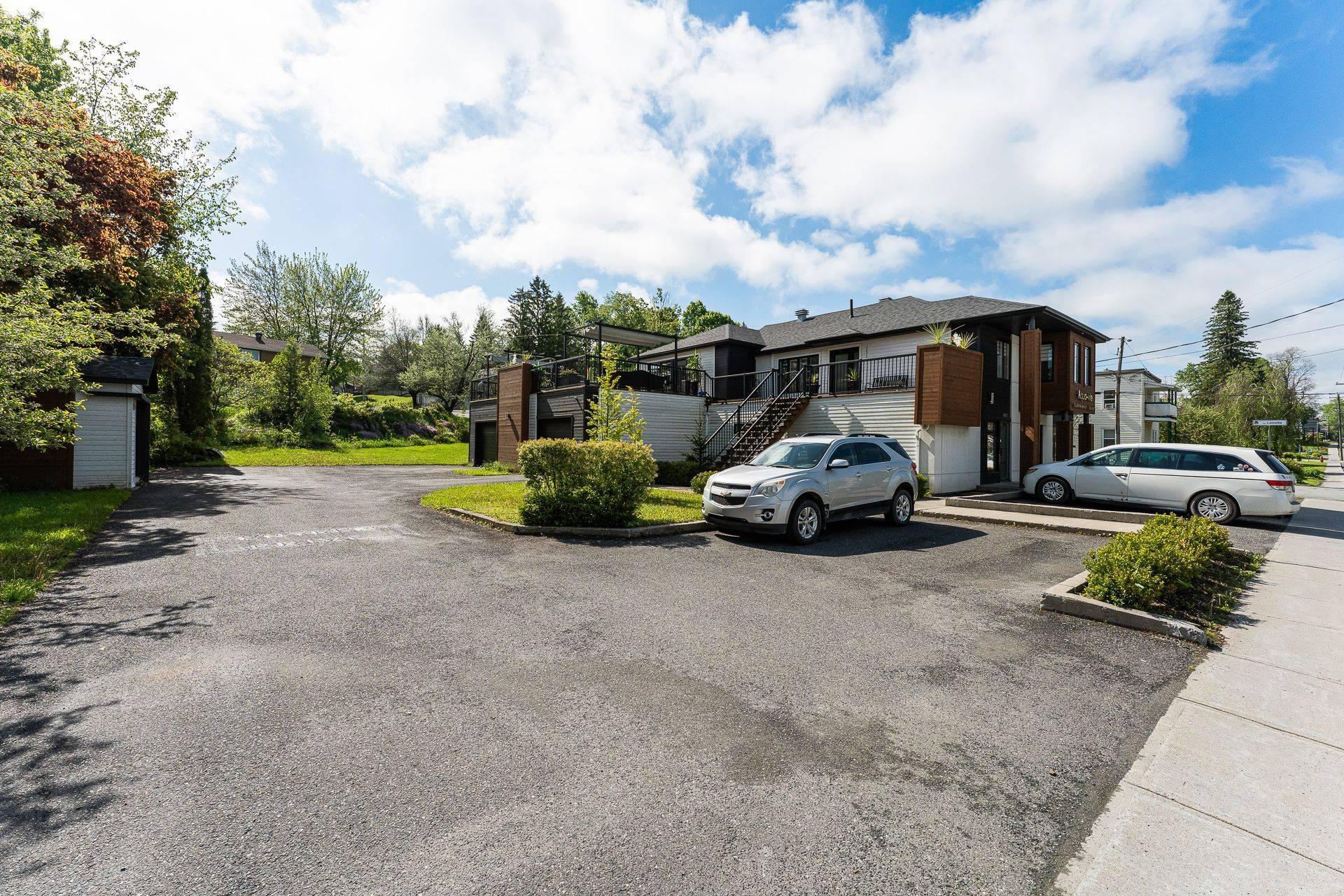 









1233

 - 1235


Rue du Sud

,
Cowansville,




QC
J2K2Y9


