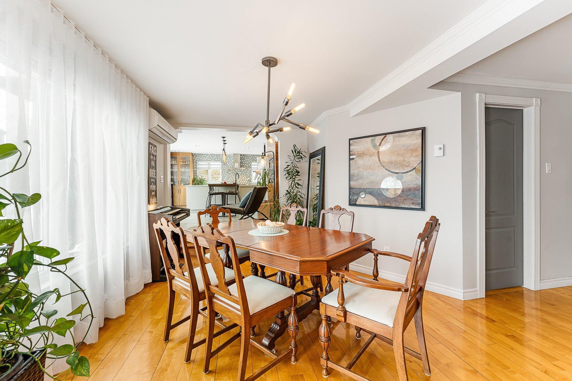 









1233

 - 1235


Rue du Sud

,
Cowansville,




QC
J2K2Y9

