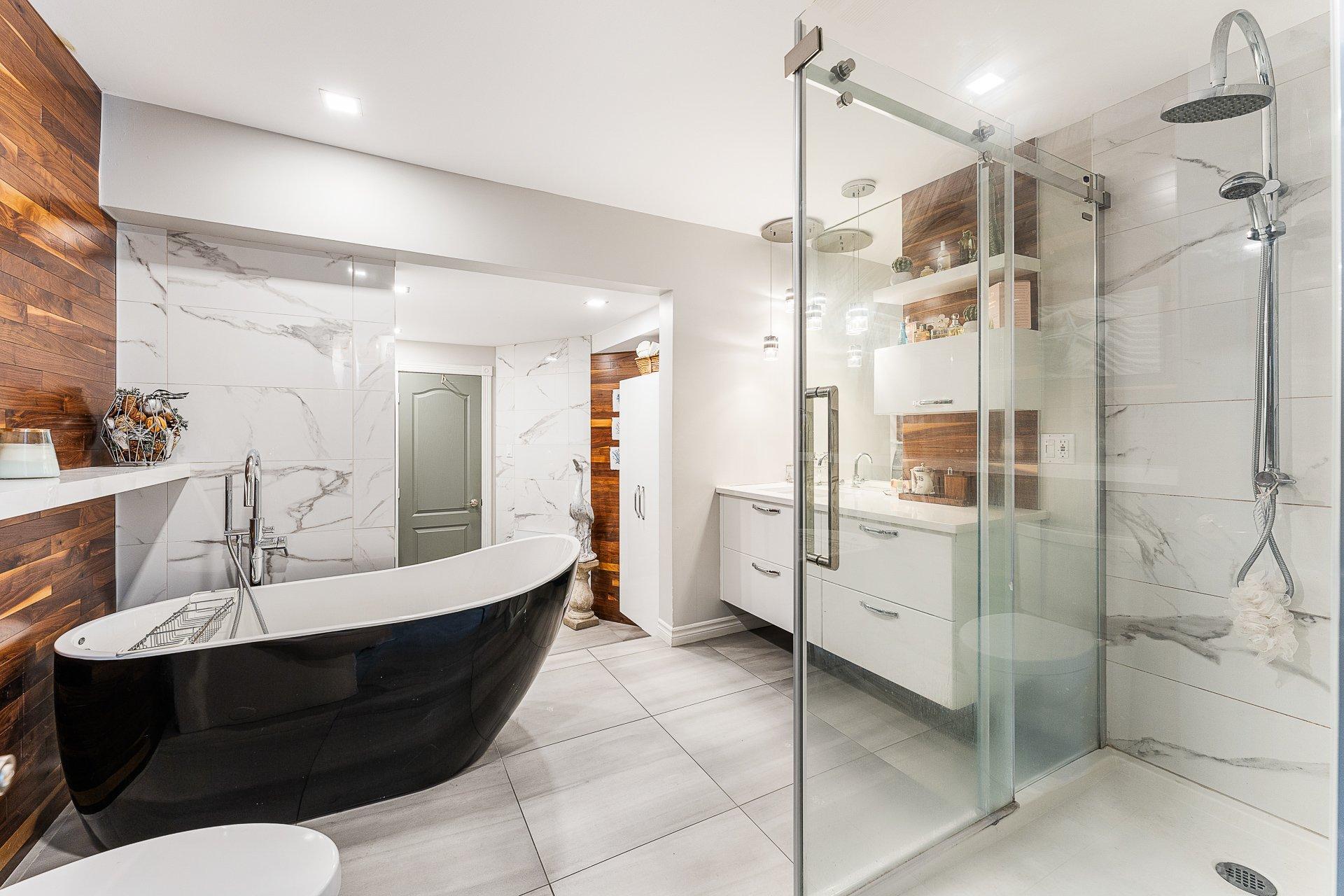 









1233

 - 1235


Rue du Sud

,
Cowansville,




QC
J2K2Y9

