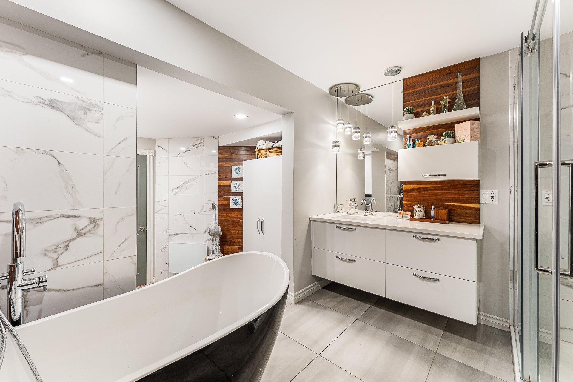









1233

 - 1235


Rue du Sud

,
Cowansville,




QC
J2K2Y9

