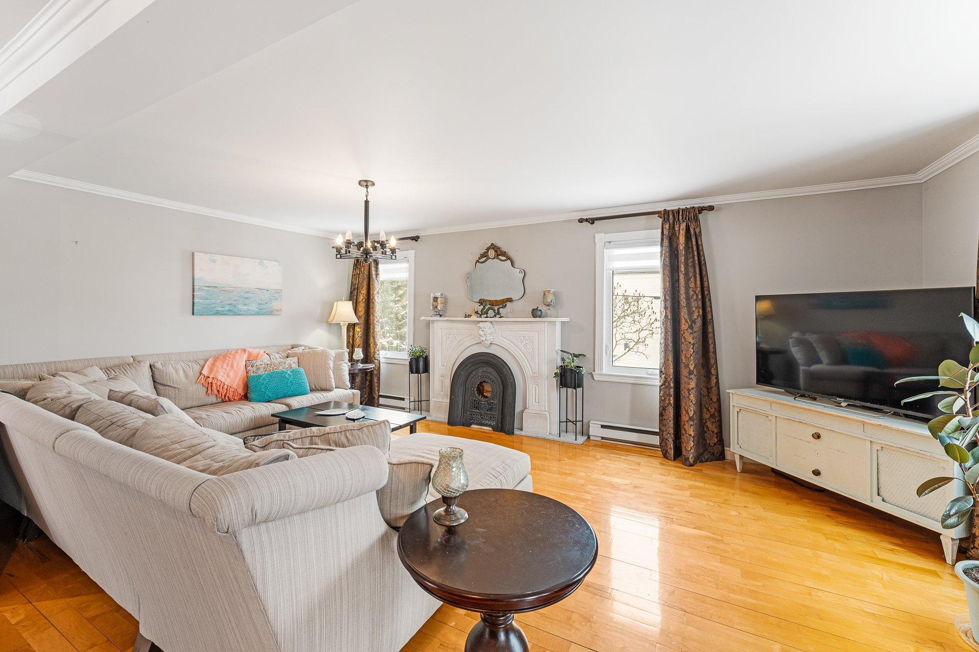 









1233

 - 1235


Rue du Sud

,
Cowansville,




QC
J2K2Y9

