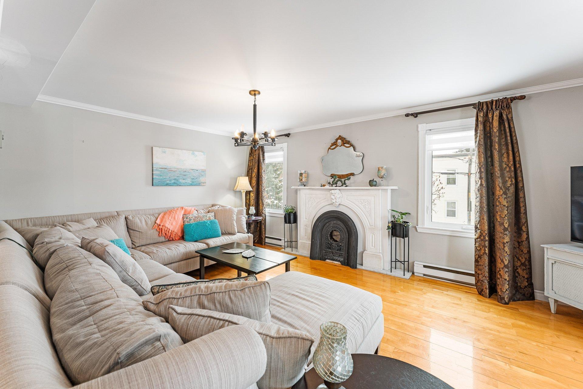 









1233

 - 1235


Rue du Sud

,
Cowansville,




QC
J2K2Y9

