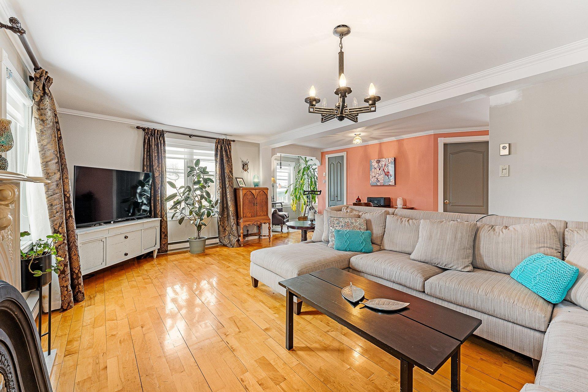 









1233

 - 1235


Rue du Sud

,
Cowansville,




QC
J2K2Y9

