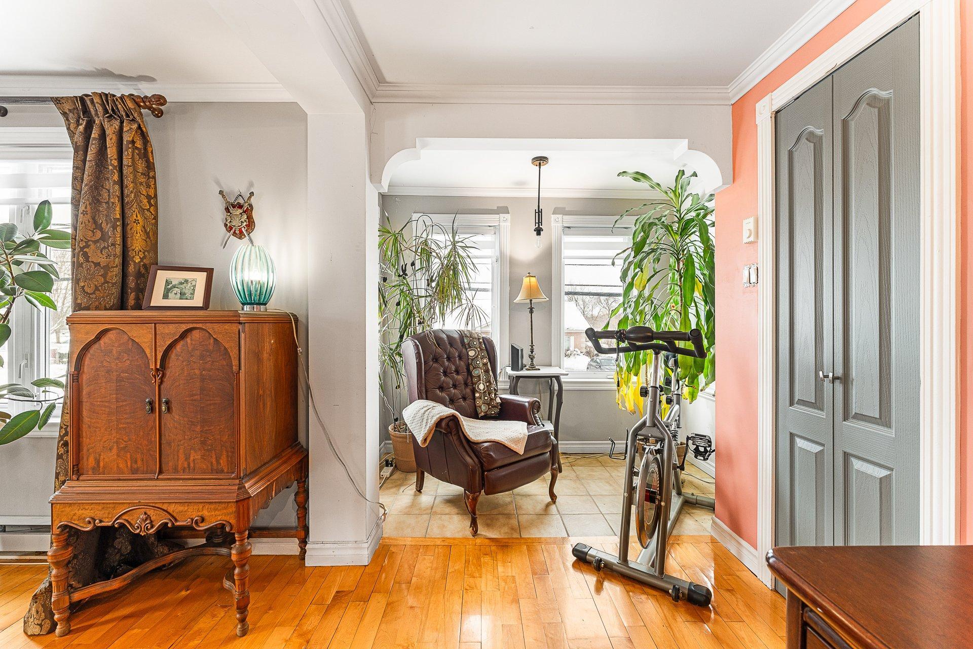 









1233

 - 1235


Rue du Sud

,
Cowansville,




QC
J2K2Y9

