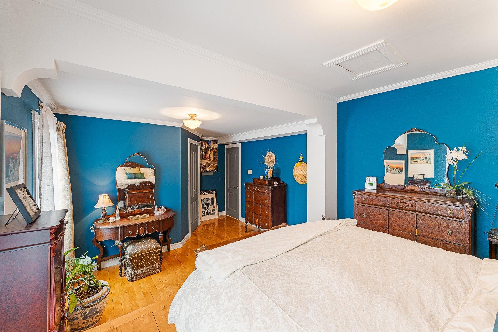 









1233

 - 1235


Rue du Sud

,
Cowansville,




QC
J2K2Y9

