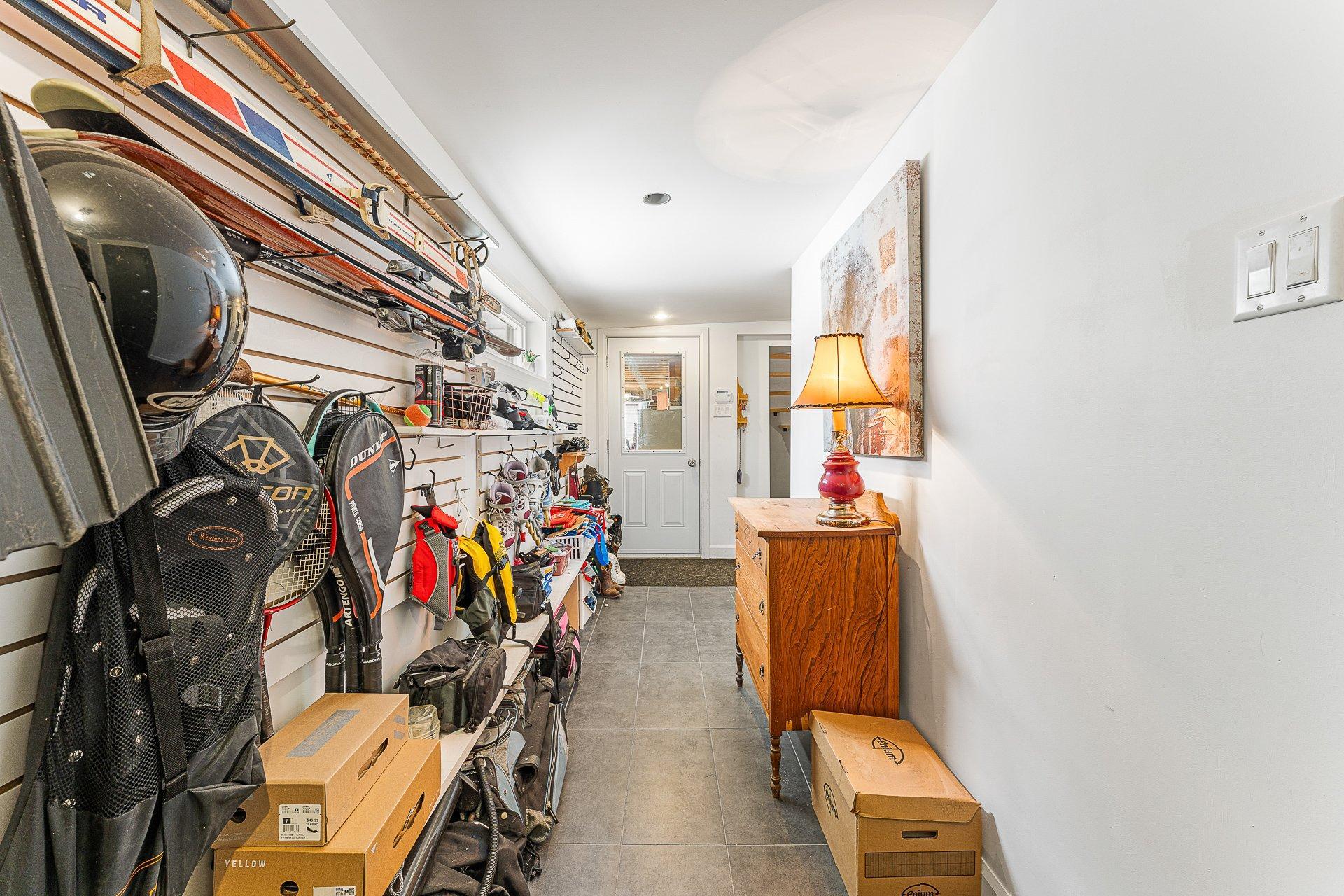 









1233

 - 1235


Rue du Sud

,
Cowansville,




QC
J2K2Y9

