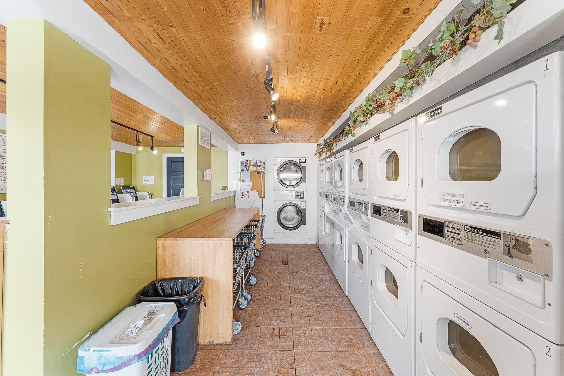 









1233

 - 1235


Rue du Sud

,
Cowansville,




QC
J2K2Y9

