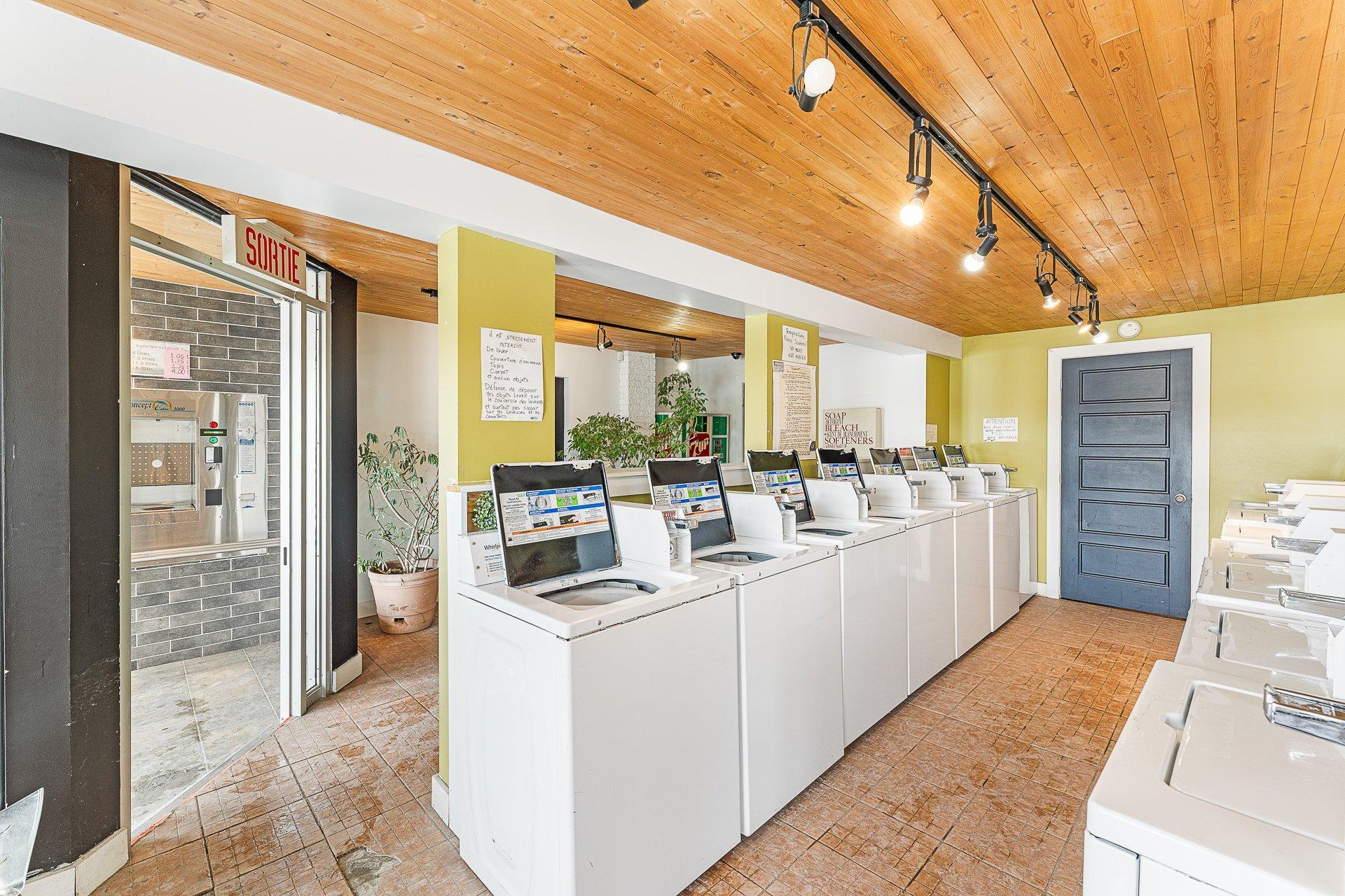 









1233

 - 1235


Rue du Sud

,
Cowansville,




QC
J2K2Y9


