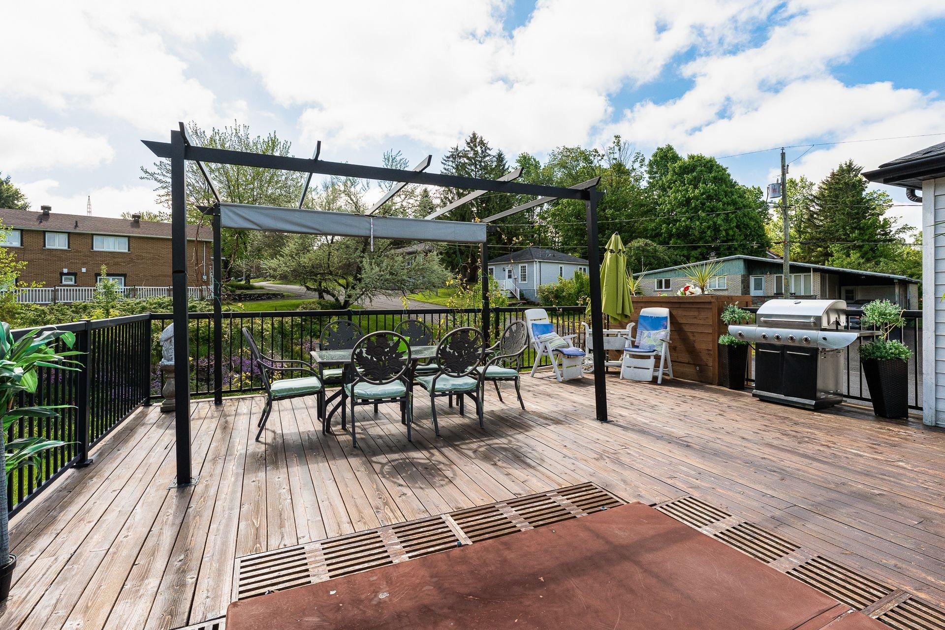 









1233

 - 1235


Rue du Sud

,
Cowansville,




QC
J2K2Y9

