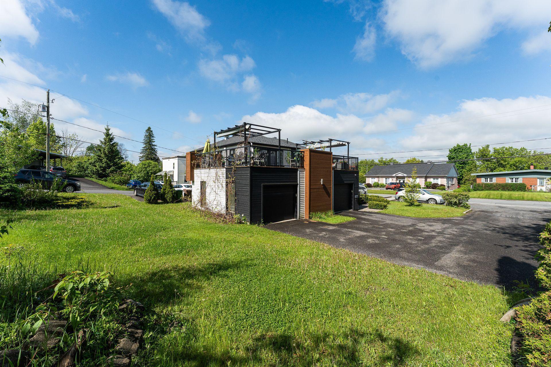 









1233

 - 1235


Rue du Sud

,
Cowansville,




QC
J2K2Y9

