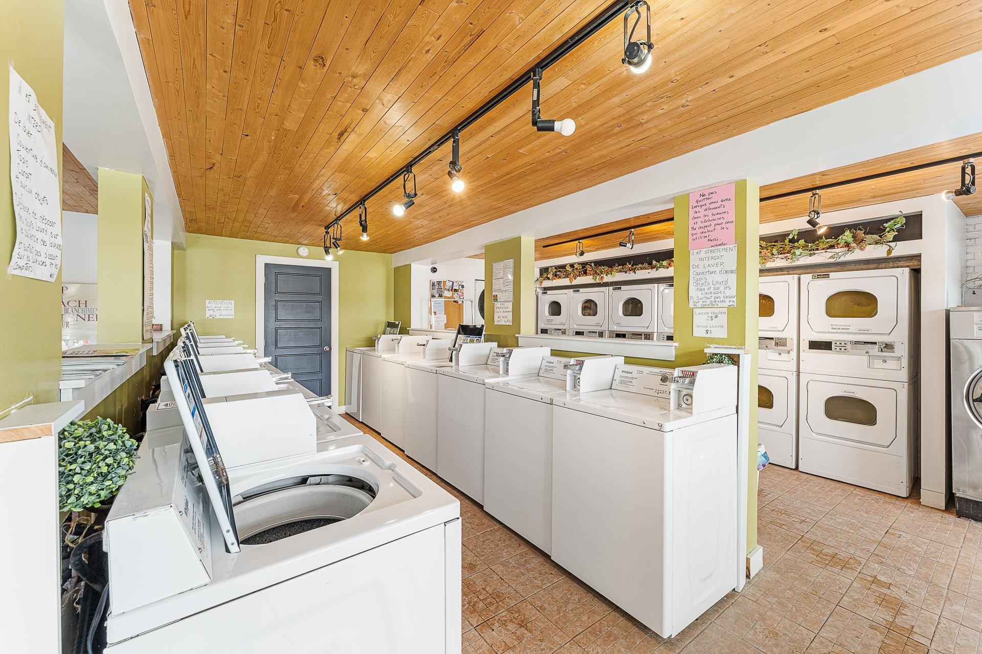 









1233

 - 1235


Rue du Sud

,
Cowansville,




QC
J2K2Y9

