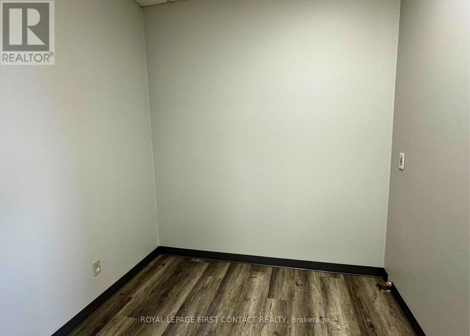 












204 - 11 FERRIS LANE

,
Barrie,




Ontario
L4M5N6

