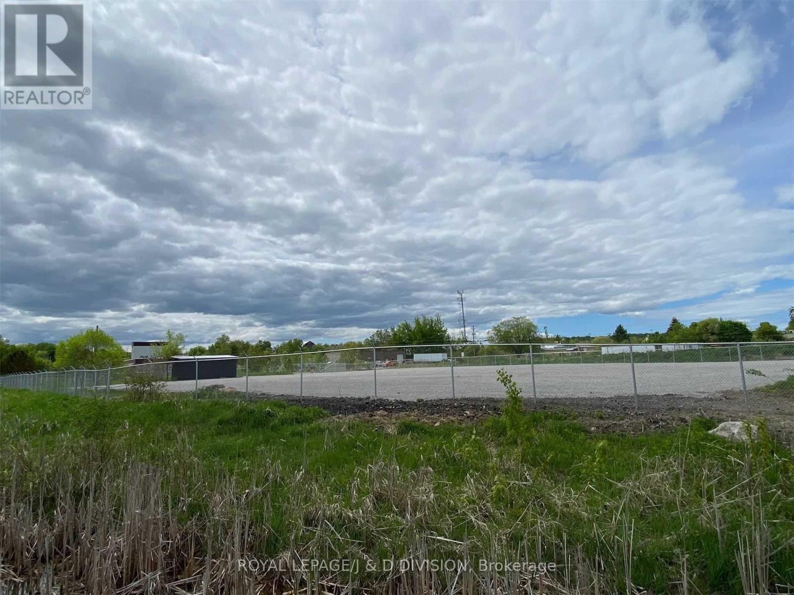 












15 FOREST PLAIN ROAD

,
Oro-Medonte,




Ontario
L3V0R4

