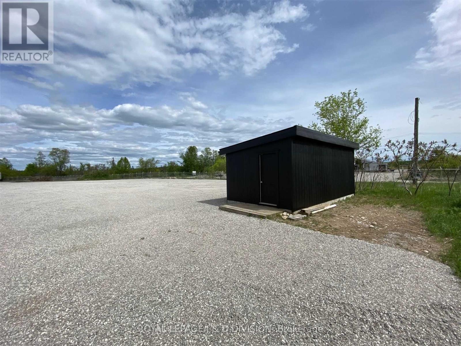 












15 FOREST PLAIN ROAD

,
Oro-Medonte,




Ontario
L3V0R4

