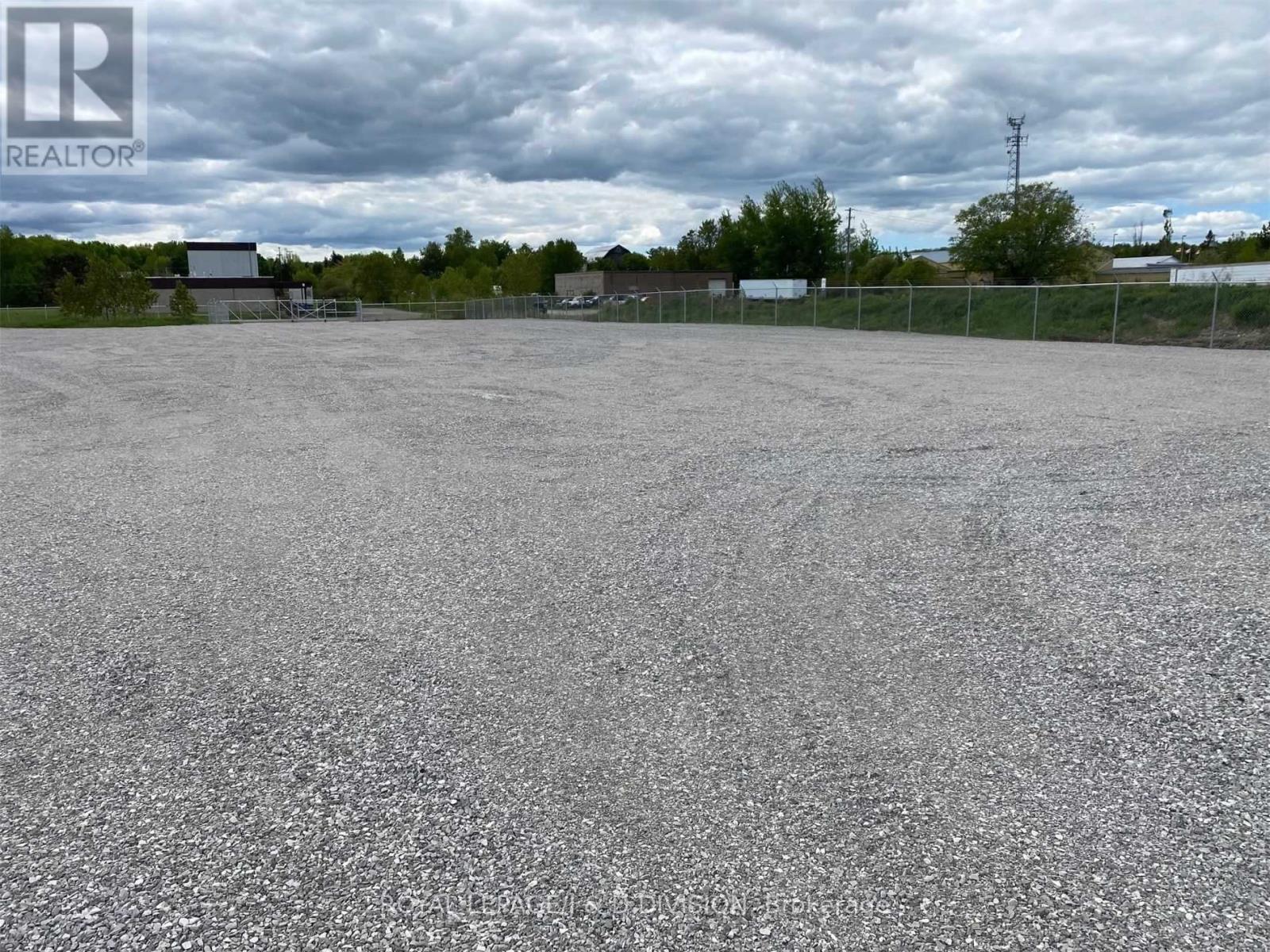 












15 FOREST PLAIN ROAD

,
Oro-Medonte,




Ontario
L3V0R4

