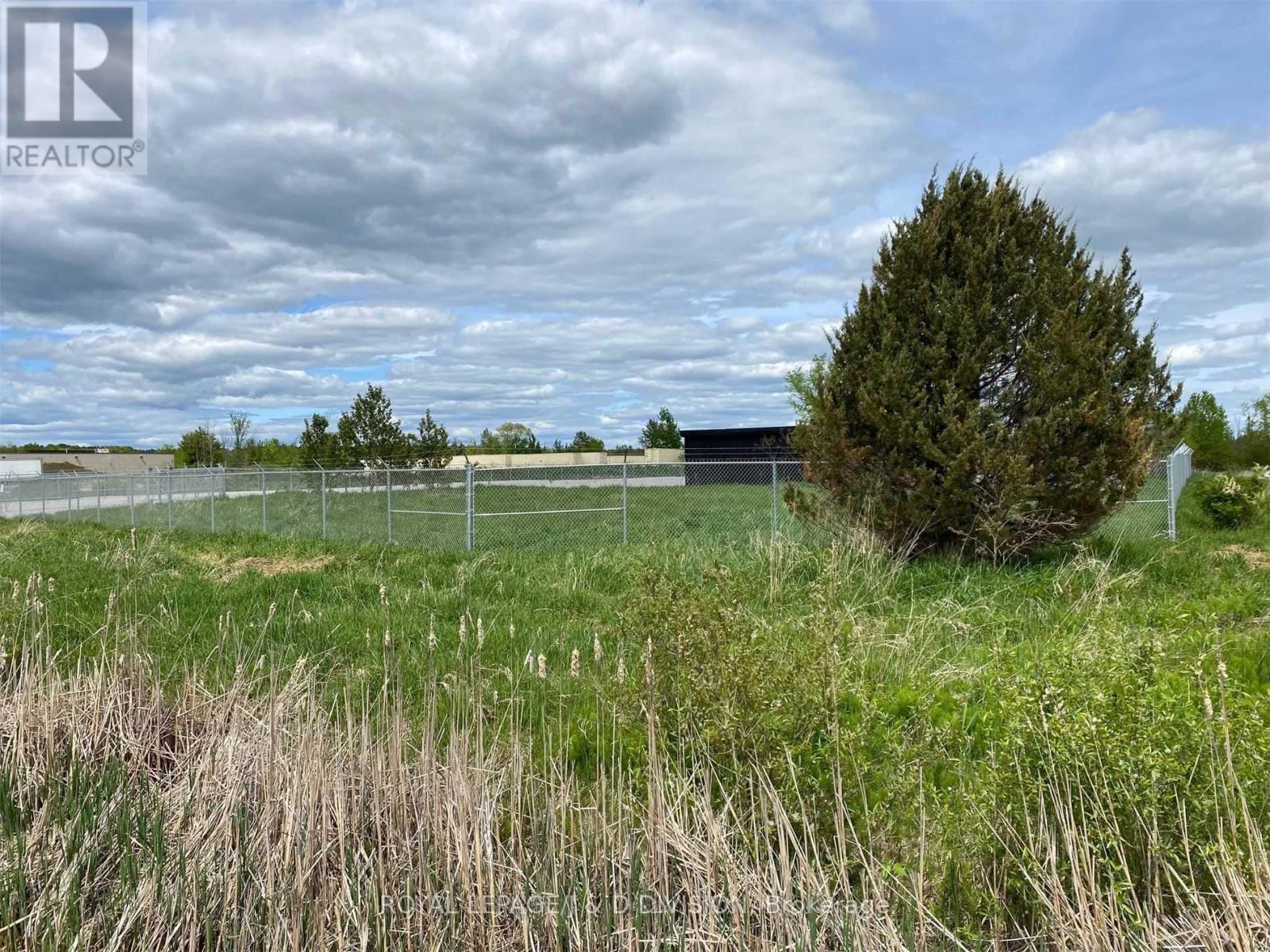 












15 FOREST PLAIN ROAD

,
Oro-Medonte,




Ontario
L3V0R4

