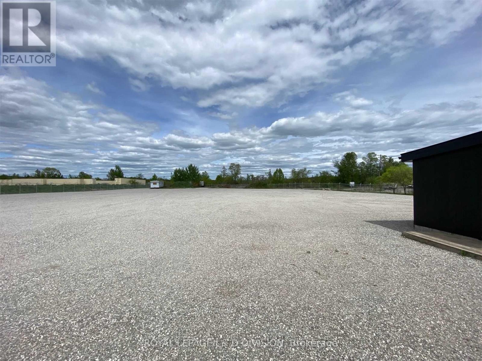 












15 FOREST PLAIN ROAD

,
Oro-Medonte,




Ontario
L3V0R4

