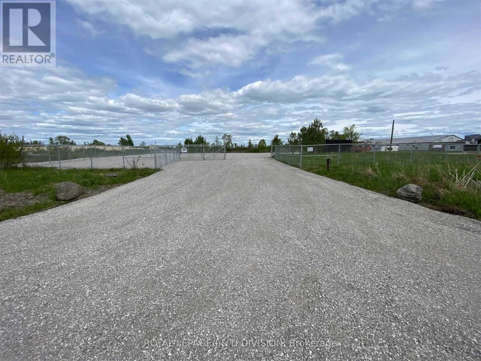 












15 FOREST PLAIN ROAD

,
Oro-Medonte,




Ontario
L3V0R4

