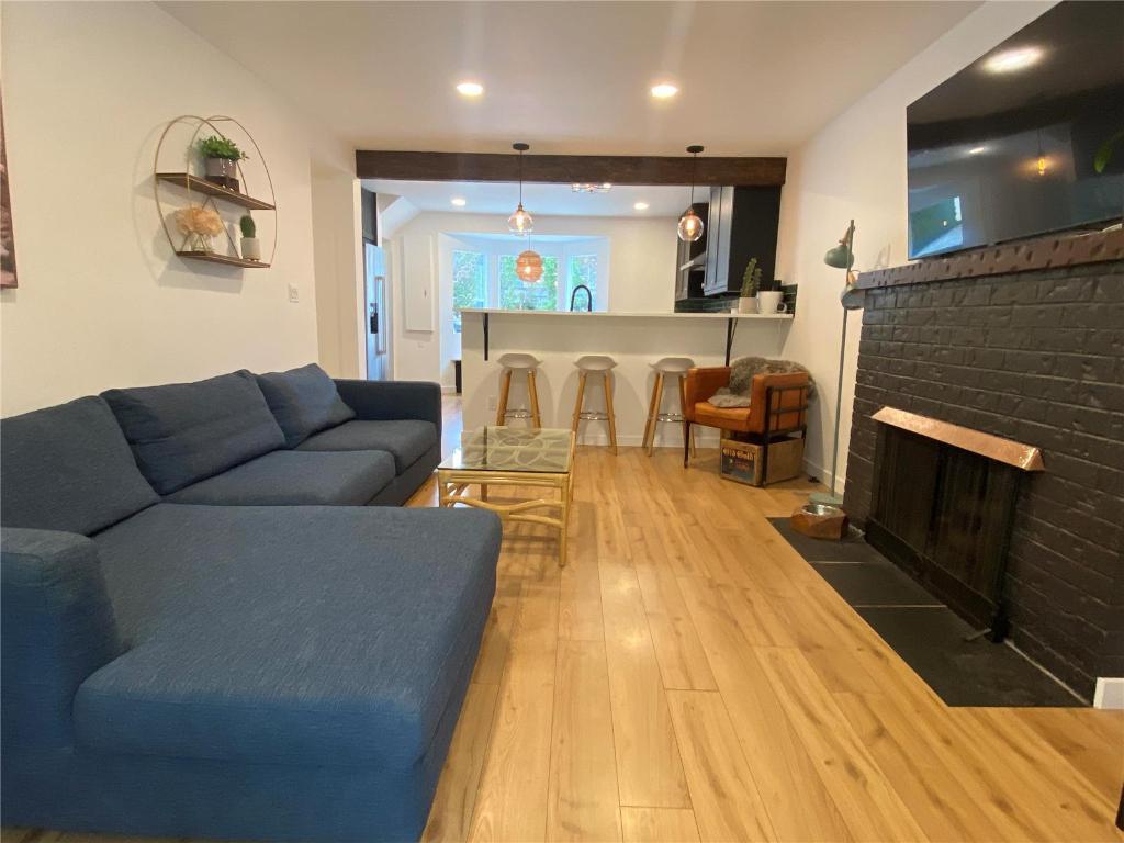 









1907


Knox

Crescent,
Kelowna,




BC
V1Y 1K9

