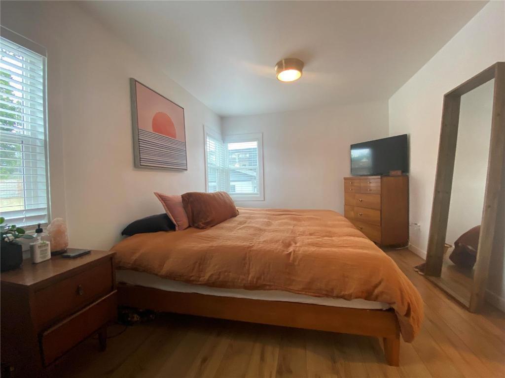 









1907


Knox

Crescent,
Kelowna,




BC
V1Y 1K9

