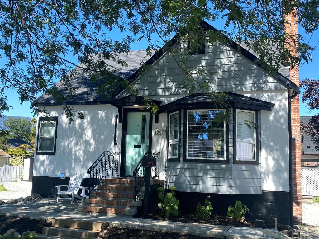 









1907


Knox

Crescent,
Kelowna,




BC
V1Y 1K9

