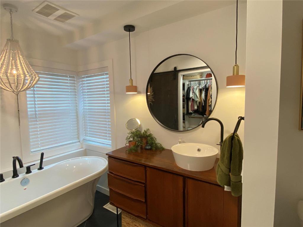 









1907


Knox

Crescent,
Kelowna,




BC
V1Y 1K9

