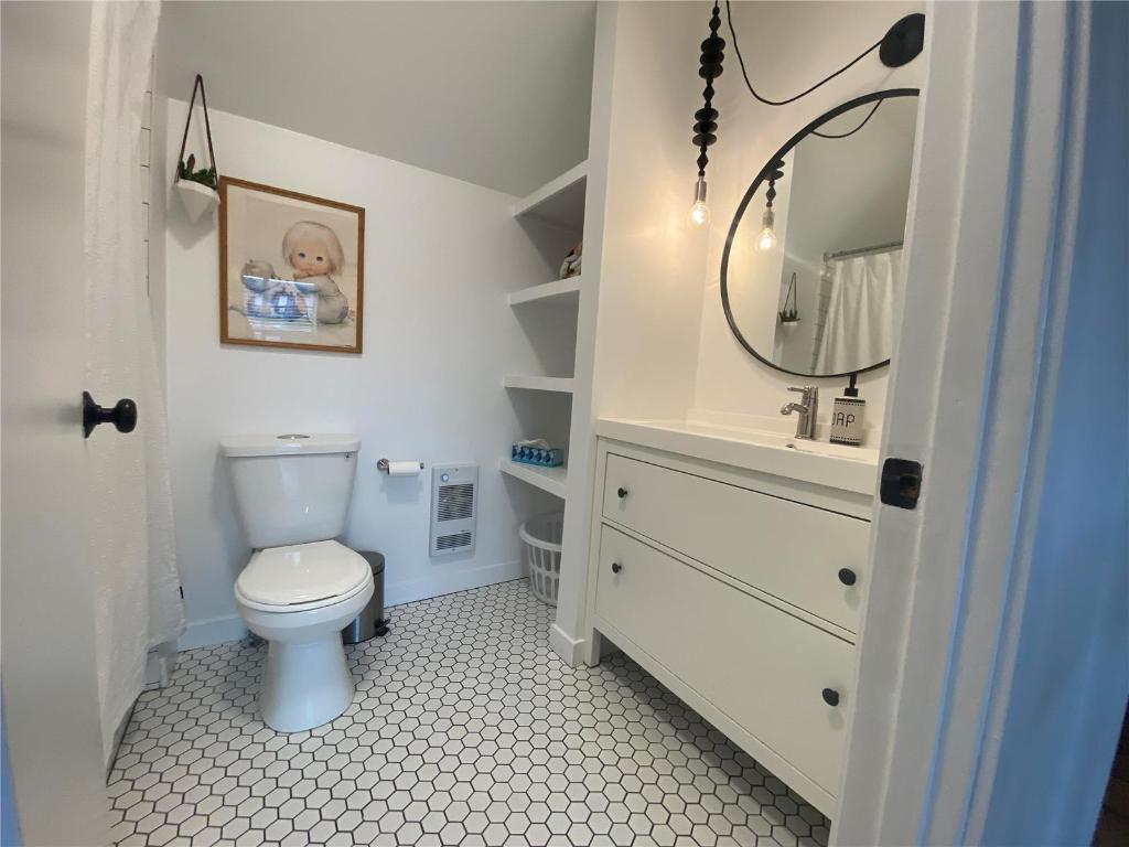 









1907


Knox

Crescent,
Kelowna,




BC
V1Y 1K9

