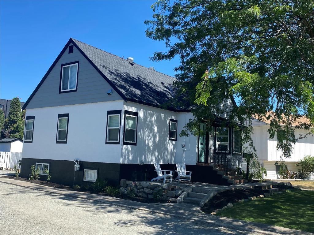 









1907


Knox

Crescent,
Kelowna,




BC
V1Y 1K9

