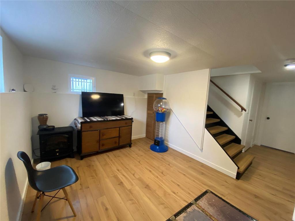 









1907


Knox

Crescent,
Kelowna,




BC
V1Y 1K9


