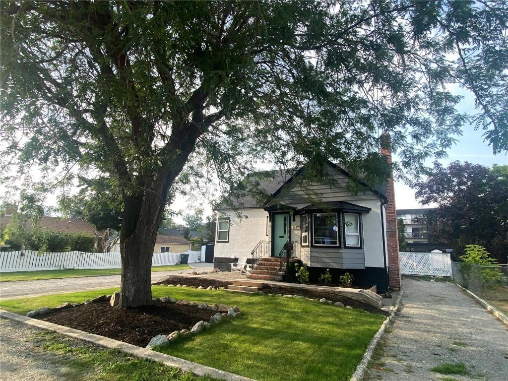 









1907


Knox

Crescent,
Kelowna,




BC
V1Y 1K9

