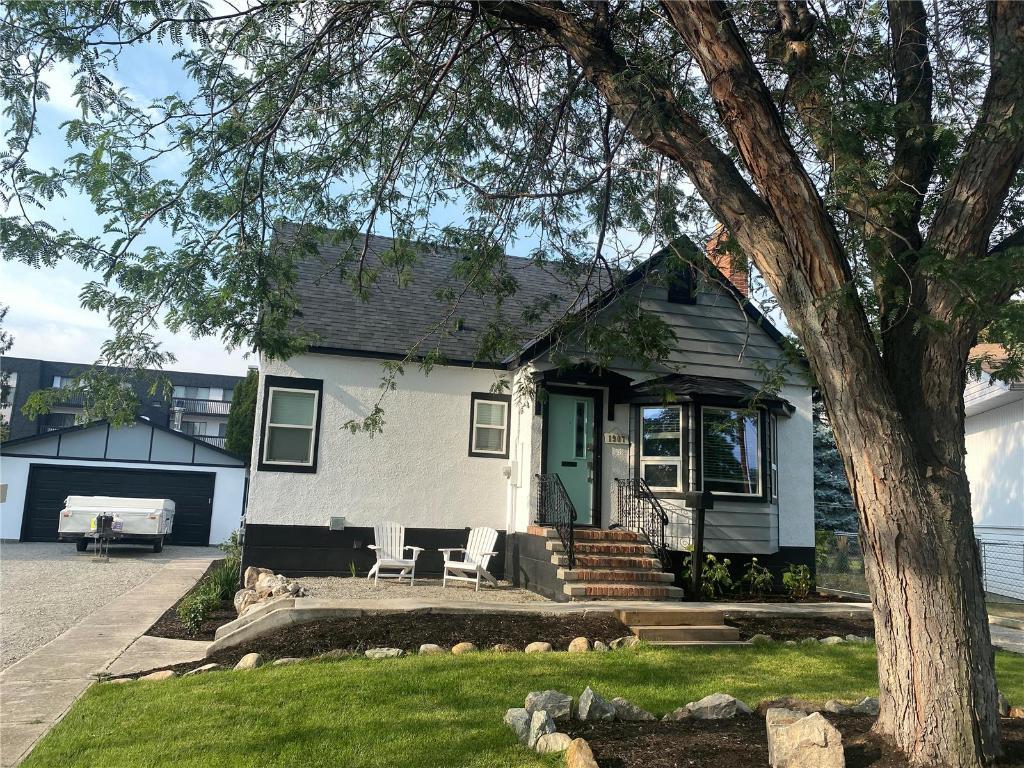 









1907


Knox

Crescent,
Kelowna,




BC
V1Y 1K9

