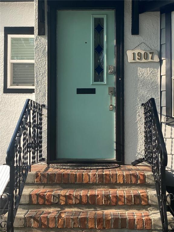 









1907


Knox

Crescent,
Kelowna,




BC
V1Y 1K9


