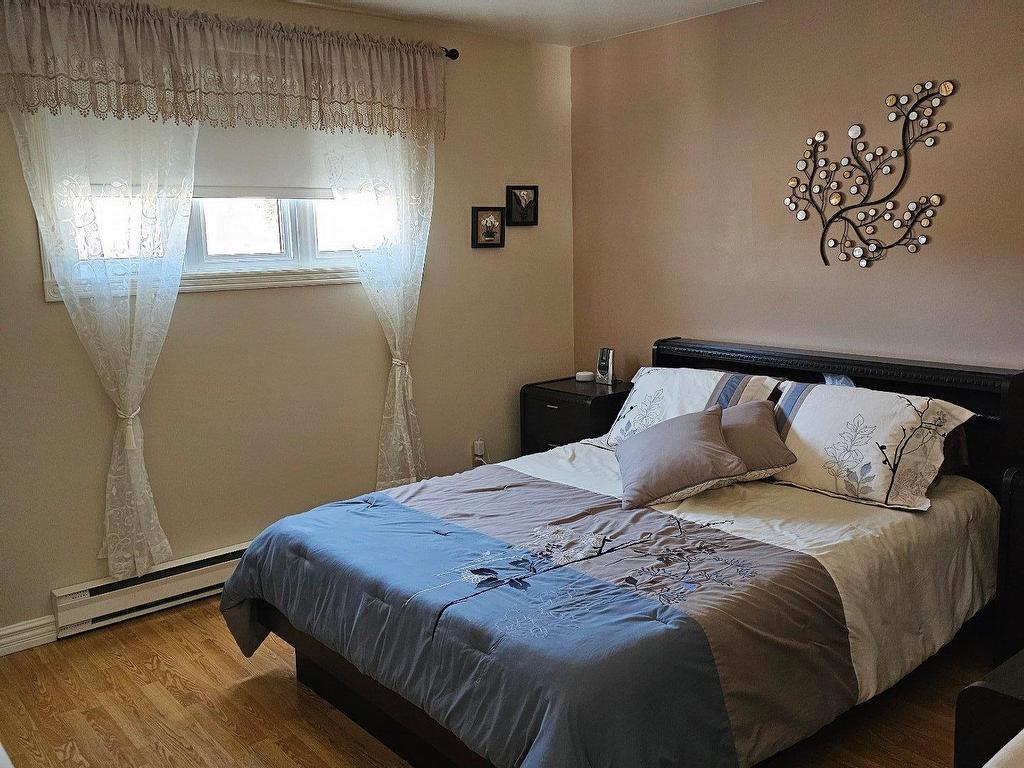 









8


Rue de l'Ornière

,
Sept-Îles,




QC
G4R0B5


