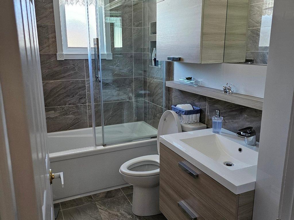 









8


Rue de l'Ornière

,
Sept-Îles,




QC
G4R0B5

