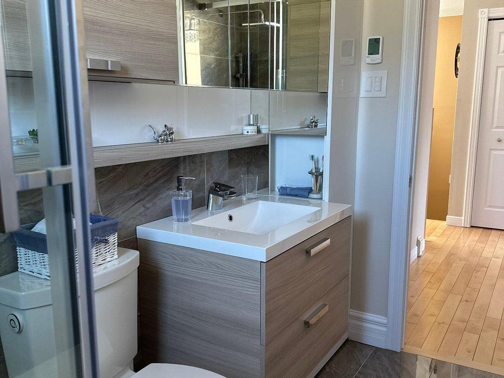 









8


Rue de l'Ornière

,
Sept-Îles,




QC
G4R0B5

