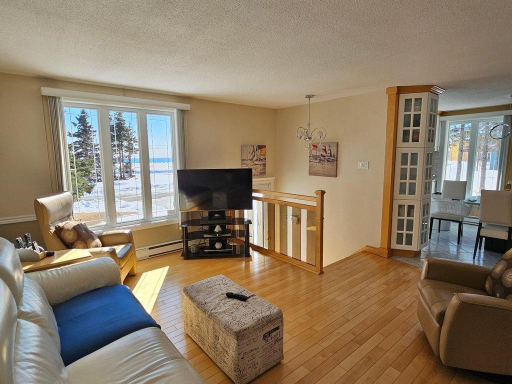 









8


Rue de l'Ornière

,
Sept-Îles,




QC
G4R0B5

