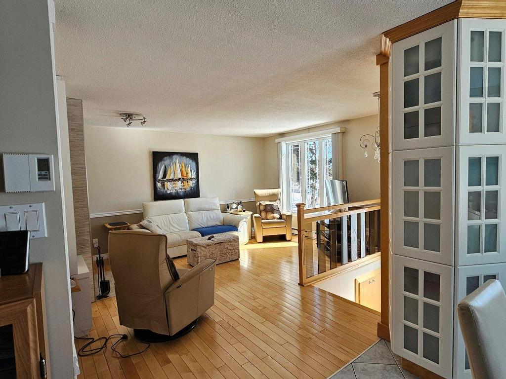 









8


Rue de l'Ornière

,
Sept-Îles,




QC
G4R0B5

