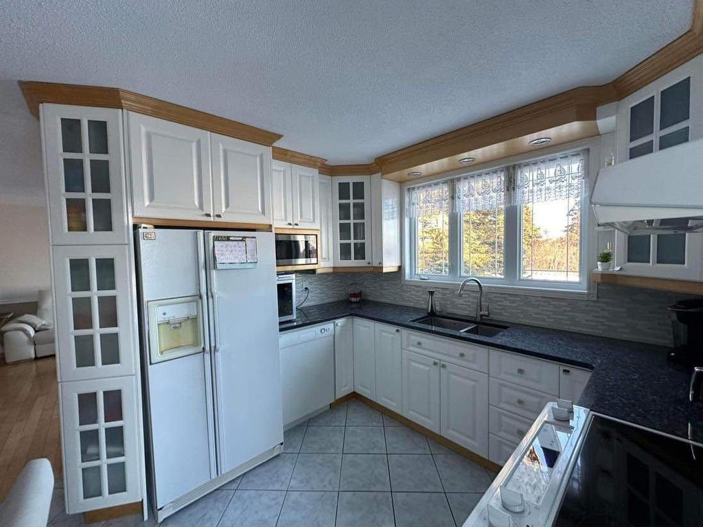 









8


Rue de l'Ornière

,
Sept-Îles,




QC
G4R0B5

