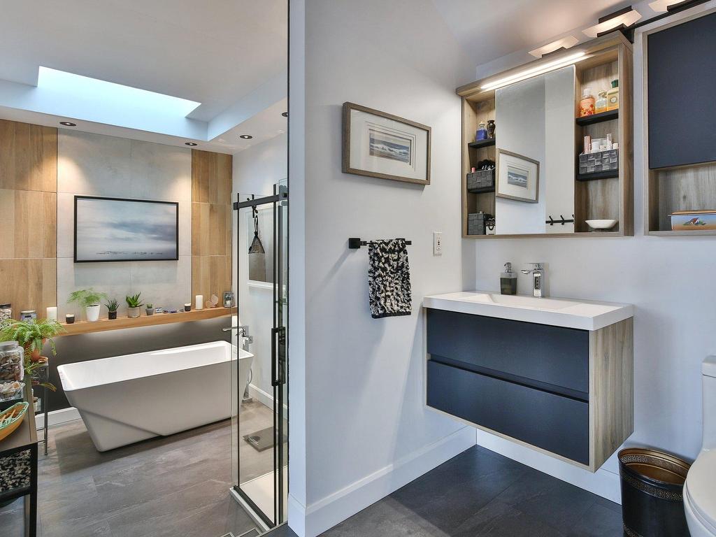 









676


Rue Marie-Derome

,
Saint-Jean-sur-Richelieu,




QC
J3A1T2


