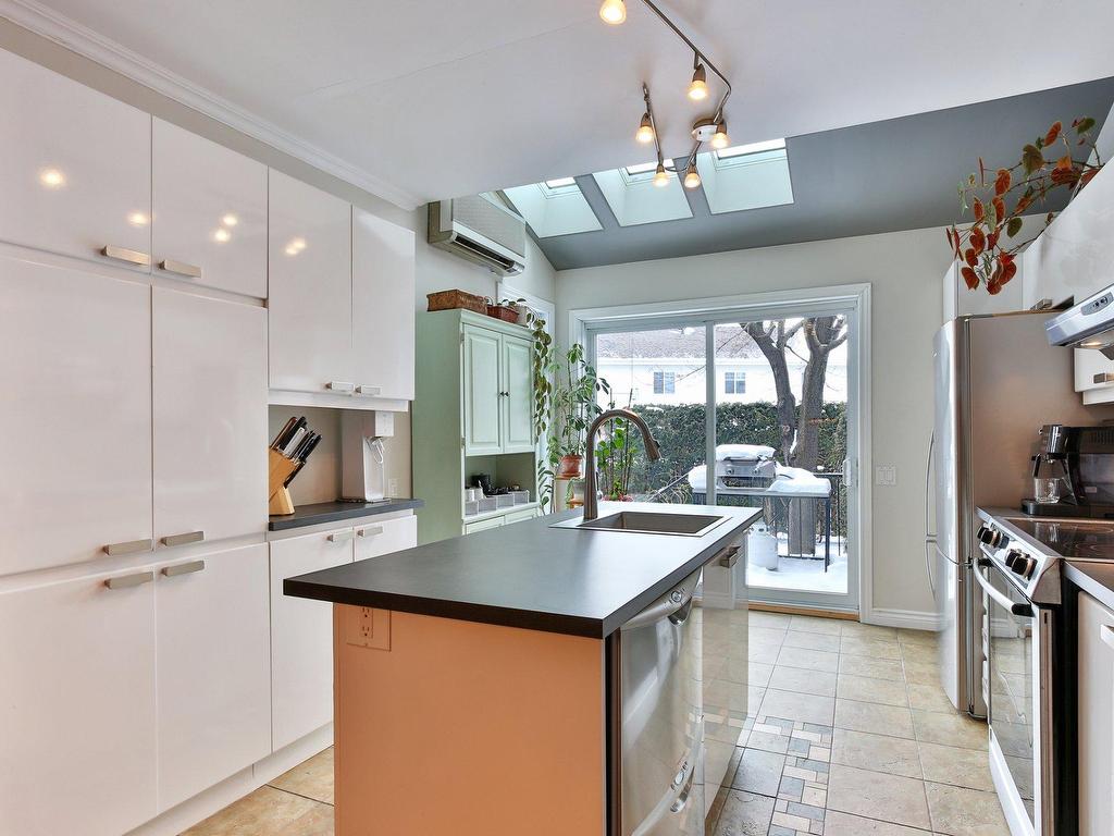 









676


Rue Marie-Derome

,
Saint-Jean-sur-Richelieu,




QC
J3A1T2

