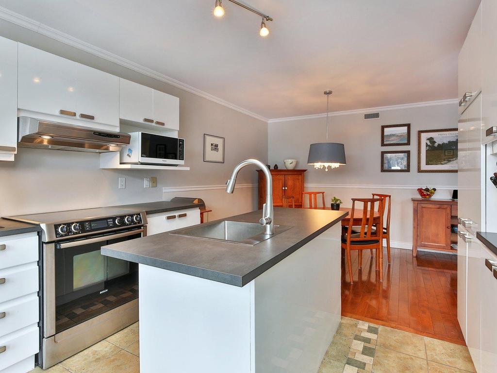 









676


Rue Marie-Derome

,
Saint-Jean-sur-Richelieu,




QC
J3A1T2

