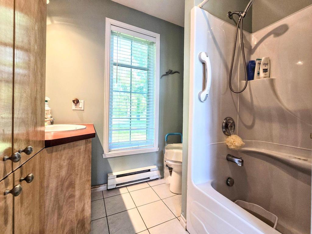 









1201


Ch. de l'Île-St-Eugène

,
Trois-Rivières,




QC
G9B7P7

