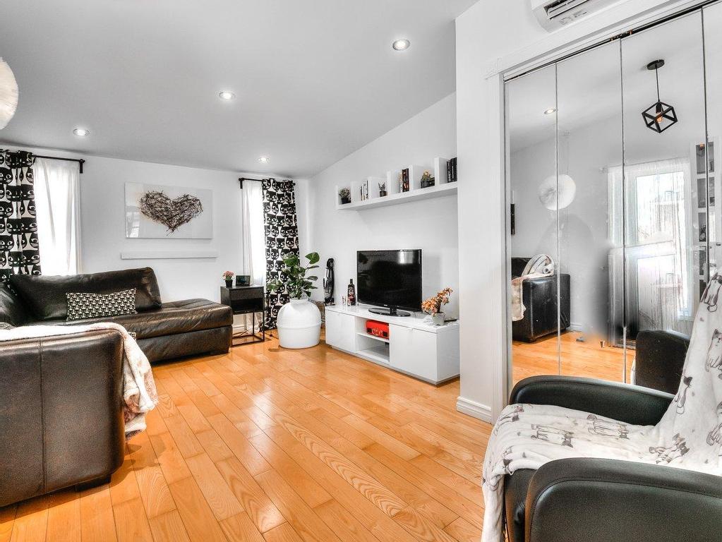 









6910


Rue Alcide-Métivier

,
Longueuil (Saint-Hubert),




QC
J3Z1E1

