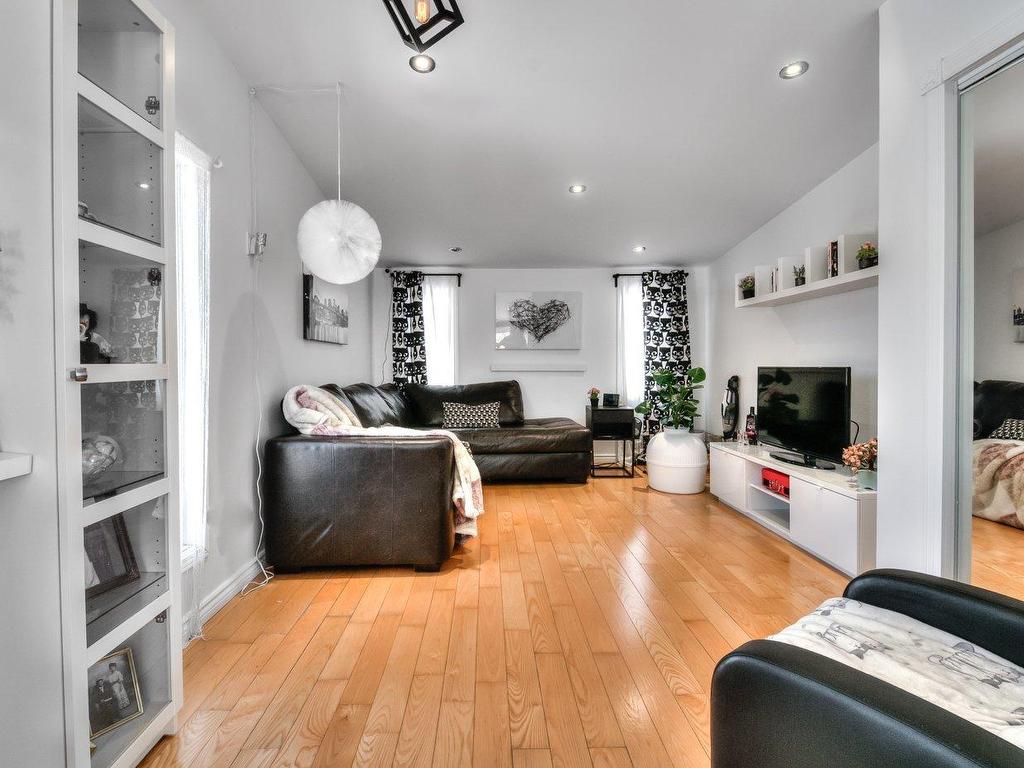









6910


Rue Alcide-Métivier

,
Longueuil (Saint-Hubert),




QC
J3Z1E1

