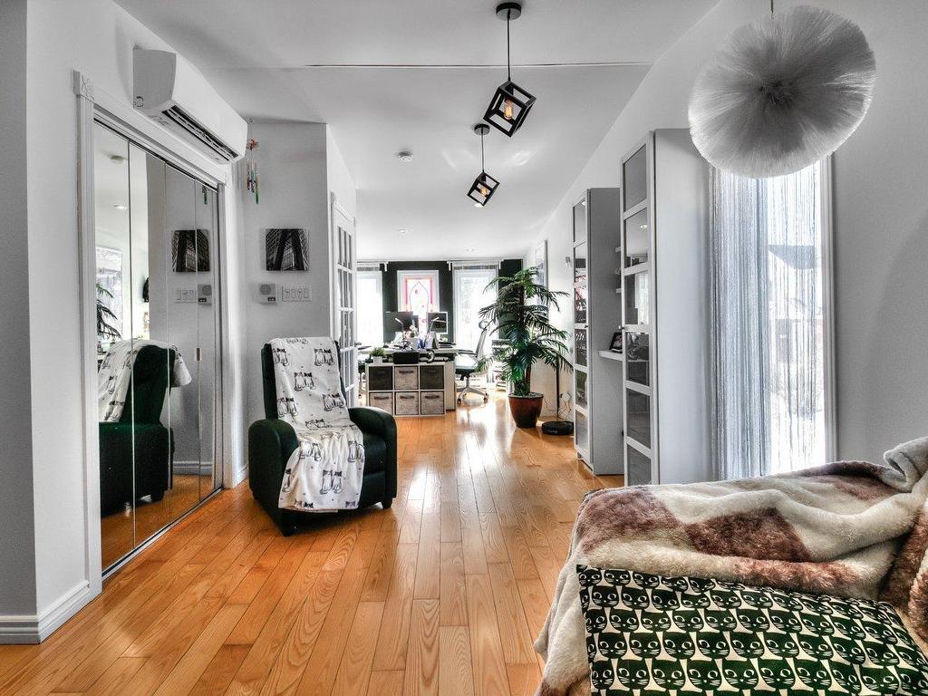 









6910


Rue Alcide-Métivier

,
Longueuil (Saint-Hubert),




QC
J3Z1E1

