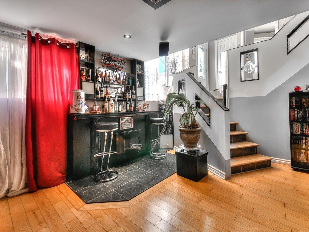 









6910


Rue Alcide-Métivier

,
Longueuil (Saint-Hubert),




QC
J3Z1E1

