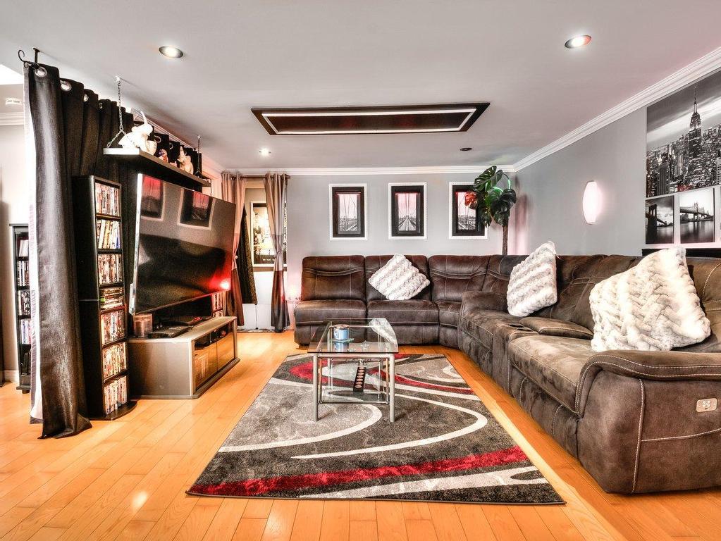 









6910


Rue Alcide-Métivier

,
Longueuil (Saint-Hubert),




QC
J3Z1E1

